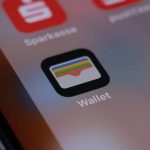 can i add vanilla gift card to apple wallet